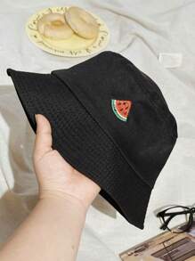1 pièce Chapeau seau en canevas noir avec broderie de fruits, chapeau de soleil d'été amincissant le visage pour étudiant, protection solaire polyvalente et décontractée