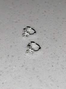 1 Cặp bông tai nơ bằng hợp kim đồng vàng 14K thời trang dành cho nữ, thích hợp để đeo hàng ngày, nhỏ nhắn và dễ thương (Tay nghề thủ công được cải tiến, vui lòng thắt nhẹ nhàng, chất liệu hợp kim đồng mềm và có thể dễ bị biến dạng) - Bạc - Xem 10