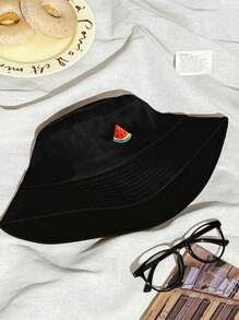 1 pièce Chapeau seau en canevas noir avec broderie de fruits, chapeau de soleil d'été amincissant le visage pour étudiant, protection solaire polyvalente et décontractée