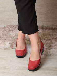 Mocasín de piel mujer, zapatos de cuña cómodos, mocasines elegantes casuales, calzado atemporal de piel, mocasín para oficina, zapatos clásicos con cuña, mocasín cerrado sin tacón fino, zapatos para uso diario mujer. - Rojo - Ver 3