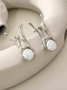 1 Pair Fashionable Geometric Asymmetrical Pearl Stud Earrings For Women