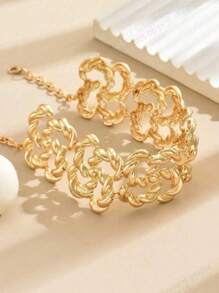 1pc Fashionable Metal Geometric Spiral Hollow Out Flower Shaped Chain Necklace