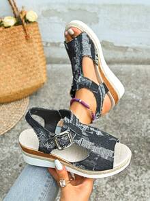 女士麻绳装饰厚底坡跟凉鞋，时尚夏日度假风黑色坡跟凉鞋，适合日常穿搭和各种场合