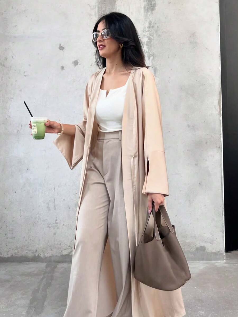 一件式时尚缎面女式连衣裙。这款优雅的连衣裙，也有长款罩袍款式，非常适合日常穿着和特殊场合。 - 卡其色 - 查看 1