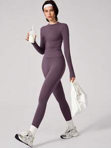 女士简约纯色运动上衣和裤子套装，适合日常瑜伽和锻炼