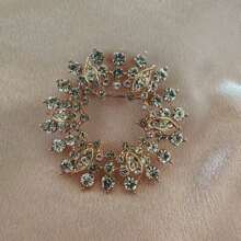 1 pieza Broche de corona de flores con rhinestones, decoración hueca redonda, accesorio lindo para chaqueta/bufanda, para uso diario