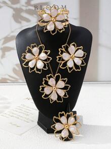 1 Set Elegante y Versátil de Joyería Geométrica con Diseño Calado Floral, que incluye Brazalete Ajustable, Anillo, Collar y Aretes para Mujer