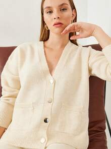 Women's Buttons Pocket Drop-Shoulder Plush Cardigan, Long-Sleeved Tops - Krem - View 5