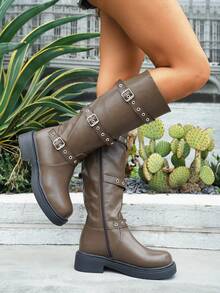 planare 女式深棕色高膝皮靴，带多扣和铆钉细节、侧拉链和粗跟，非常适合朋克风格 - 棕色 - 查看 2