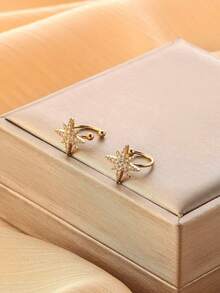 1 Pair Fashionable Zirconia Star Copper Earrings, Ear Cuff Non-Piercing Delicate Ear Clip On Earrings, Elegant Accessories Suitable For Women, Daily Wear And Holiday Gifts