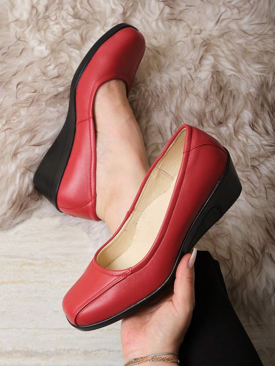 Mocasín de piel mujer, zapatos de cuña cómodos, mocasines elegantes casuales, calzado atemporal de piel, mocasín para oficina, zapatos clásicos con cuña, mocasín cerrado sin tacón fino, zapatos para uso diario mujer. - Rojo - Ver 1