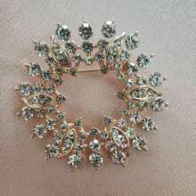 1 pieza Broche de corona de flores con rhinestones, decoración hueca redonda, accesorio lindo para chaqueta/bufanda, para uso diario