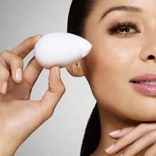 Beauty Blender Beauty Blender White Pure Professional Eyeshadow Brush For Seamless Blending And Smooth Application, Soft Bristles Ideal For Creating Natural Or Dramatic Eye Looks, Perfect For Gifting, Everyday Use And Makeup Artists - 無色 - 查看 4