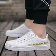 Scarpe da skate da uomo con design a righe, lacci, superiore in pelle PU resistente all'usura, interno in tessuto traspirante, sottopiede in tessuto, suola antiscivolo in PVC, punta tonda, perfette per l'abbigliamento casual all'aperto in autunno, primavera, estate, inverno