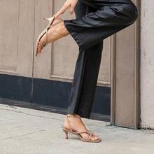 Athlefit Women's Strappy Square Toe Flip Flop Sandals With Low Kitten Heel & Ankle Strap - Perfect For Party & Dressy Occasions - 駝色 - 查看 2