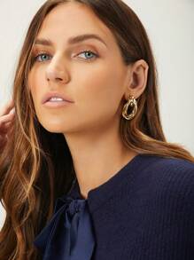 2 pièces Boucles d'oreilles créoles rétro exagérées avec motif géométrique unique, boucles d'oreilles élégantes et polyvalentes de mode de haute qualité pour femmes, portées de manière décontractée