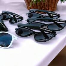 Lunettes de mode personnalisées, lunettes personnalisées en vrac, cadeaux de mariage, fêtes de mariage, cadeaux pour soirées de célibataires, 5 ou 10 paires de lunettes de mode personnalisées avec n'importe quel mot imprimé au dos. Cadeaux pour la rentrée scolaire