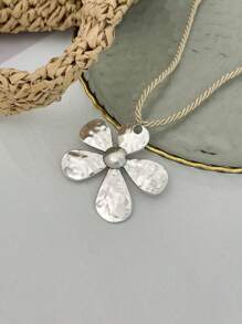 1 pieza Collar colgante de metal con flor de 5 hojas en estilo retro, collar gargantilla bohemio de playa para mujer, para uso diario, fiesta, vacaciones, regalo de joyería