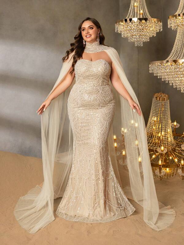 Faeriesty Elegante vestido de noche con escote halter de talla grande, con mangas tipo capa dramáticas y bajo tipo cola de pez - Vestido de gala bordado para ceremonias de alfombra roja, bodas de etiqueta, lanzamientos de marcas de lujo, cenas de gala y eventos benéficos de alta gama | Diseño que realza las curvas con silueta femenina