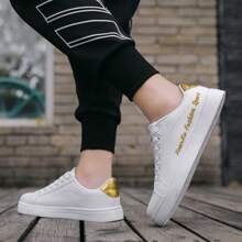 Scarpe da skate da uomo con design a righe, lacci, superiore in pelle PU resistente all'usura, interno in tessuto traspirante, sottopiede in tessuto, suola antiscivolo in PVC, punta tonda, perfette per l'abbigliamento casual all'aperto in autunno, primavera, estate, inverno