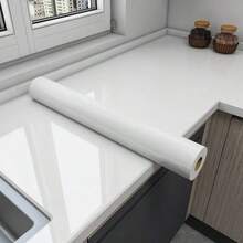 1 卷白色珍珠光泽壁纸，采用耐用耐磨乙烯基材料制成，适合 DIY 安装，具有自粘性和可剥离特性，适用于墙壁、台面、橱柜以及客厅、卧室、厨房和浴室的家居装饰，尺寸为 15.7 英寸 x 196.8/118.1/39.3/393.7 英寸