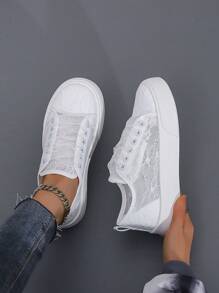 Sneaker da skate traspiranti in rete per donna, scarpe casual alla moda di colore bianco