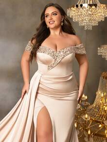 Vestido de satén de hombros descubiertos elegante con collar de lentejuelas brillantes y abertura en el dobladillo de Faeriesty Curve Plus | Lujoso aspecto contemporáneo de noche