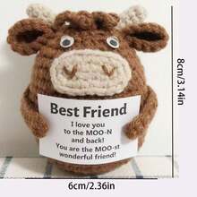 1件手工编织毛绒玩偶挂饰，充满正能量的鼓励话语，也可作为小礼物送给亲朋好友。可爱的编织玩具非常适合摆放在家中的客厅和书桌上，作为生日礼物或房间装饰的装饰品。可爱的玩偶礼物设计和鼓励的话语温暖又甜蜜！这些可爱的玩偶将永远是你的朋友，它们会让你感到轻松快乐！ - 彩色 - 查看 8