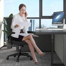 Bigzzia Silla de oficina ergonómica fabricada en tejido de malla transpirable con soporte lumbar, reposabrazos regulables, base regulable en altura, rueda giratoria de 360° para oficina y estudio