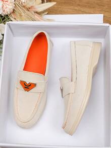 女士平底乐福鞋低帮酒红色、安哥拉红、藏青色、宝蓝色，2025年夏季新款莫卡辛鞋，户外运动办公室工作鞋，休闲软底英伦风平底鞋，大码41-43 - 糯米白色 - 查看 6