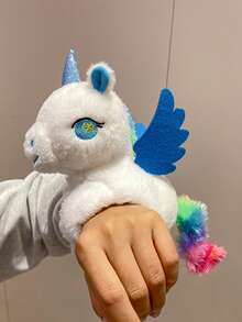 可爱动物毛绒玩具套装，包括大象、兔子、树懒、浣熊和独角兽，配有拍手环，创意设计，可佩戴在手腕上，是送给朋友的独特圣诞节和新年礼物，毛绒玩具，圣诞节，趣味毛绒动物