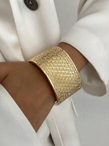 1pc European & American Style Exaggerated Geometric Metal Cuff Bracelet, Vintage Minimalist Wide Unique Design Wrist Bangle, Fashionable Jewelry For Women