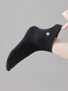 4 Pairs Of Black And White Women's Socks, Silver Flower Love Bow Embroidery Ladies Short Socks Ankle Socks, Daily Casual Sports Wear