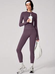 女士简约纯色运动上衣和裤子套装，适合日常瑜伽和锻炼