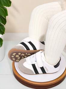 1 双幼儿男童条纹 PU 钩环软橡胶鞋底防滑舒适 0-15 个月婴儿爬行鞋，经典休闲运动鞋，适合春秋季