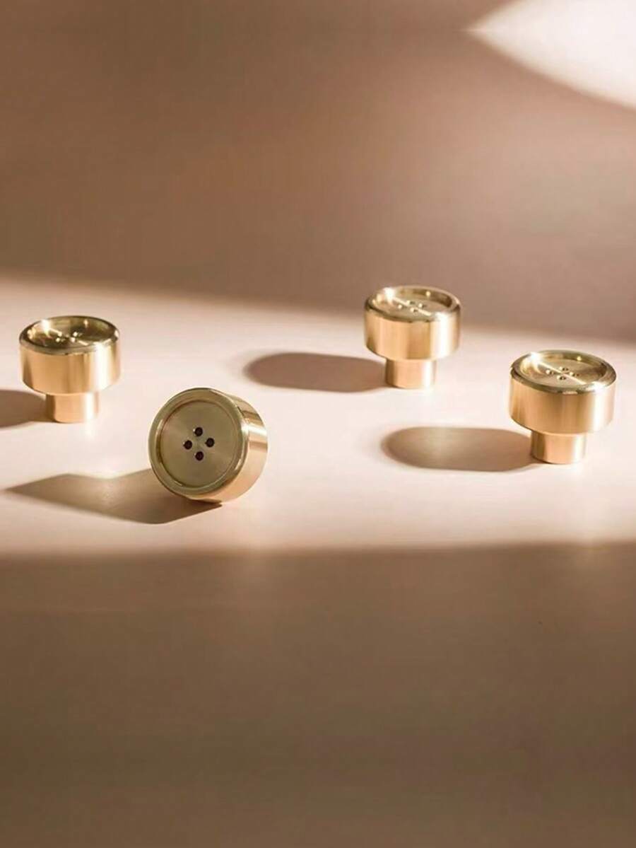 4件欧式设计创意纽扣抽屉拉手，适用于抽屉、橱柜、梳妆台、儿童衣柜、壁橱、鞋柜、玄关，圆形金色抽屉把手，铜材质，含螺丝