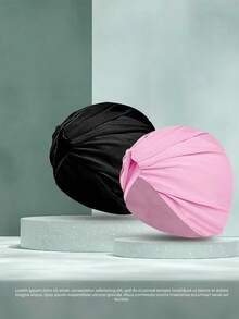 1 件大号时尚褶皱纯色泳帽。尺寸较大，佩戴舒适，无束缚感。适合长发、头围较大的成年人。多种颜色可选。适用于浴室、游泳、海滩，也适合化妆和卸妆时使用。