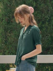 Simple Retro Women's Spring And Summer Holiday Style Embroidery Clashing Buttons Green Elegant Retro Temperament Casual Short-Sleeved Shirt Blouse Top Summer Tops Casual Blouse For Holiday