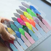 2/4张，每包PET便签标签包含200页。它们是透明的箭头索引贴纸，可书写、标记，方便快速查找和定位。采用PET材质，方便携带，可随时使用。适用于在学校、办公室等场所标记文件。它们可作为返校季的礼物，学校用品，返校季礼物。