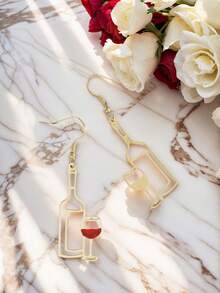 一对时尚个性化镂空酒杯和酒瓶设计简约风格派对耳环