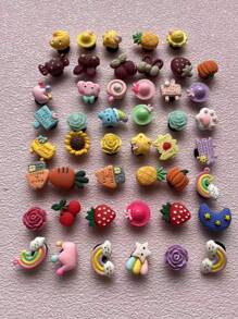 Set de 15 piezas de dijes con patrones de dibujos animados de colores aleatorios para decorar zapatos (no es una decoración insertada en una sola pieza)