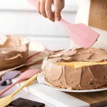 1pc/2pcs Silicone Scraper Spatula, Heat Resistant Baking Cream Scraper, One-Piece Butter Scraper - Multicolor (large Round Hole) - View 5