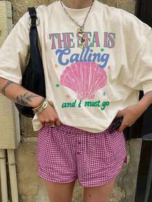 Camiseta de mujer de manga corta con cuello redondo, estampado de letra en concha rosa, ideal para uso diario y casual en primavera y verano. Prenda esencial para el atuendo de playa y vacaciones. Camiseta estampada de mujer.