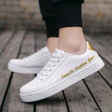 Scarpe da skate da uomo con design a righe, lacci, superiore in pelle PU resistente all'usura, interno in tessuto traspirante, sottopiede in tessuto, suola antiscivolo in PVC, punta tonda, perfette per l'abbigliamento casual all'aperto in autunno, primavera, estate, inverno