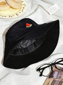 1 pièce Chapeau seau en canevas noir avec broderie de fruits, chapeau de soleil d'été amincissant le visage pour étudiant, protection solaire polyvalente et décontractée