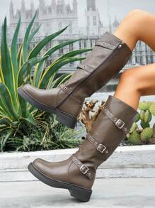 planare 女式深棕色高膝皮靴，带多扣和铆钉细节、侧拉链和粗跟，非常适合朋克风格 - 棕色 - 查看 4