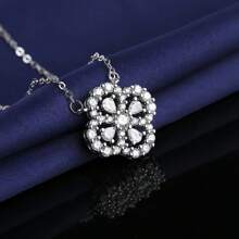 1 pieza Collar de trébol de cuatro hojas de plata de ley Collar de cadena de clavícula de lujo ligero con circonita adecuado para la ropa diaria de las mujeres