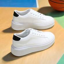 Zapatillas blancas casuales para mujer, adecuadas para Navidad, Año Nuevo, zapatos de plataforma de unicolor para mujer, lindas zapatillas blancas de caña baja, zapatillas cómodas y de moda de varios colores, aumento de altura de 5 cm, zapatos elegantes para mujeres de estatura baja