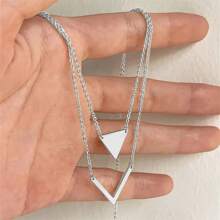 1 Stück elegante geometrische Dreieck V-förmige Anhänger Halskette, modische Schlüsselbein Kette für Frauen, fein und hochwertig, geeignet für alle Jahreszeiten, perfekt als Geschenk zum Lehrertag, Abschluss für Studenten, Freunde, Töchter