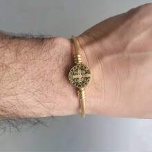 Pulseira Bracelete Luxo São Bento Ajustável Dourada Cabo de Aço Inoxidável 316L - Dourado - Visão 4